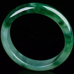 详解翡翠镯子市场估价 以权威证书为参考